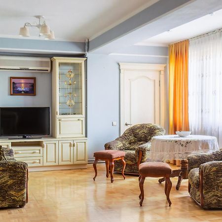 Downtown Big Apartment Ташкент Екстериор снимка